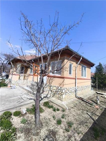 Casa tip parter zona Pietroasele-Saranga - 1