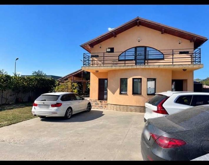 Casă cu 4 camere în Central