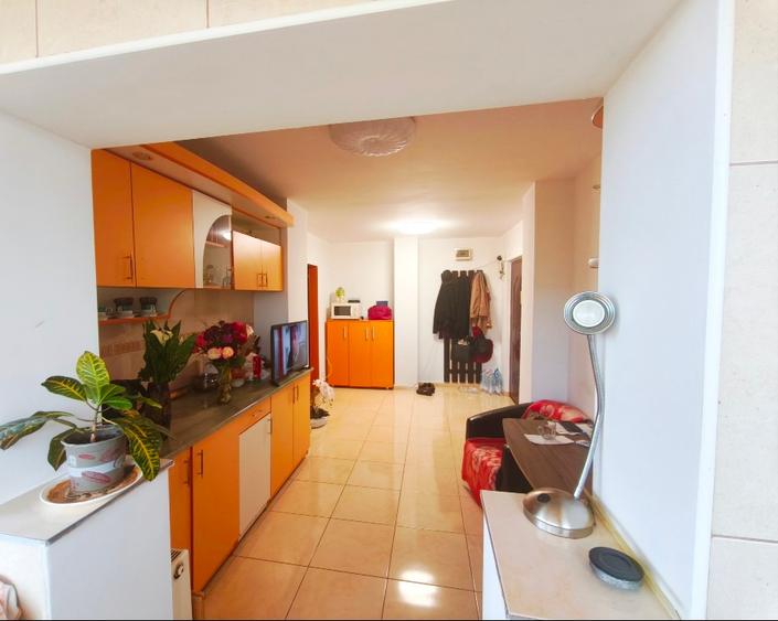 Vând apartament cu 3 camere central,  - 5