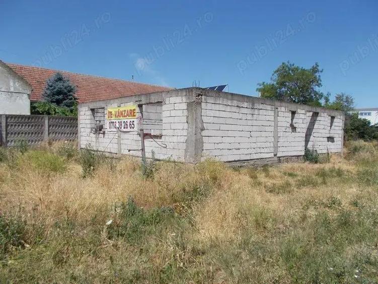 Casa neterminata langa Timisoara, Sacalaz, central, asfalt, utilitati, 1015 mp, FS=15,38mp. Com=0% - 9