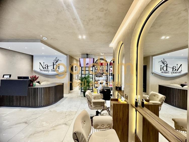 SPATIU VITRINA/ PRETABIL SALON INFRUMUSETARE - 7