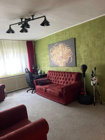 Apartament cu 3 camere semidecomandat în Platoul Izvor Apartament cu 3 camere semidecomandat în Platoul Izvor