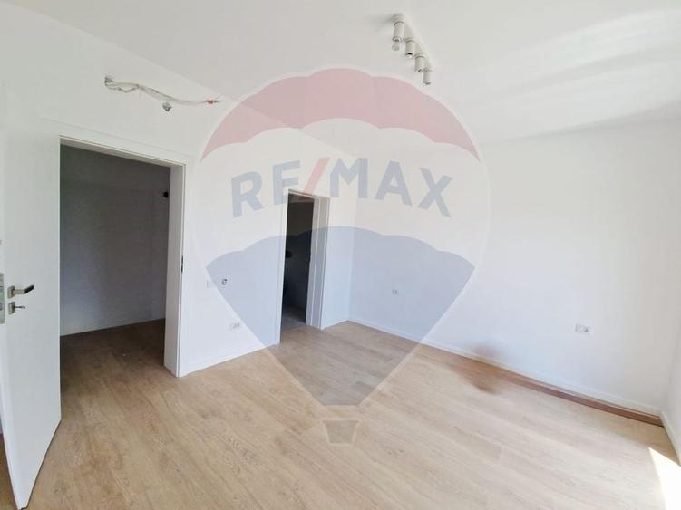 Casă / Vilă - 132,5 mp  , teren - 264 mp  / zona Cârcea - 6