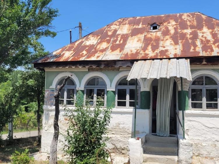 Teren de 1900 mp, în Fârtățești