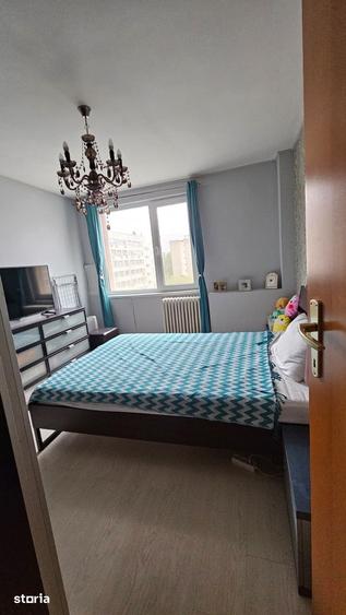 Apartament cu 8 camere decomandat în Drumul Taberei