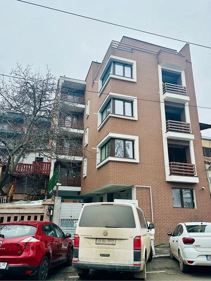 Apartament cu 4 camere semidecomandat în Cișmigiu