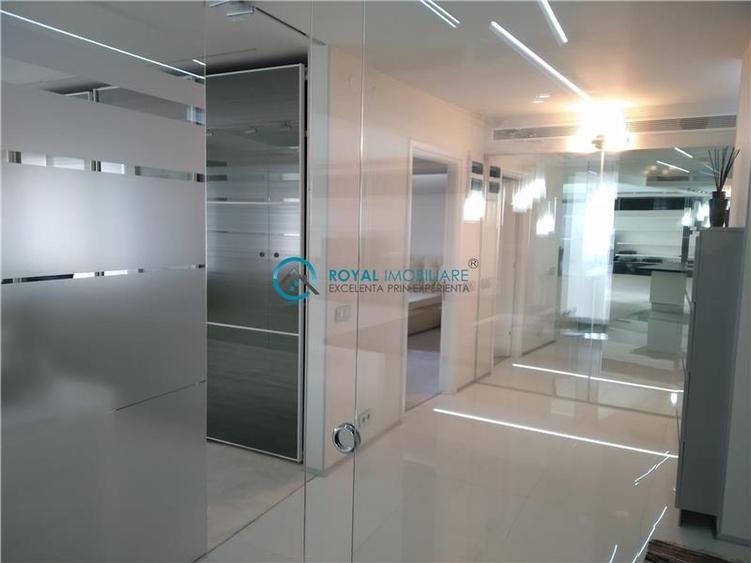 Apartament cu 3 camere decomandat, mobilat în Central