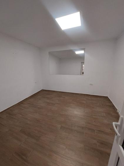 Casă individuală cu 3 camere cu Canalizare în Trocadero