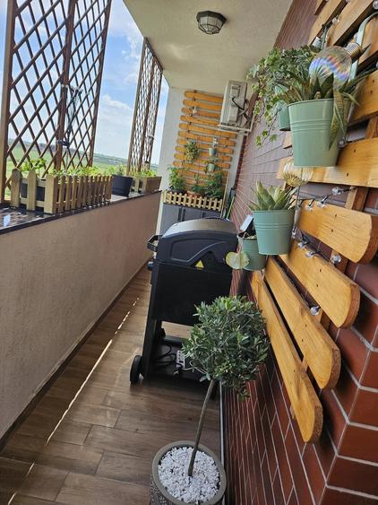 Apartament cu 3 camere decomandat în Metalurgiei