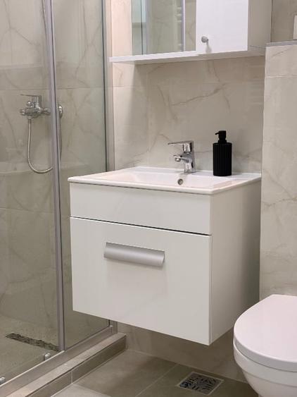 Apartament cu 2 camere decomandat, mobilat în Central