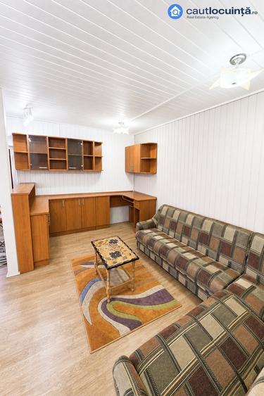 Apartament cu 3 camere în Apărătorii Patriei