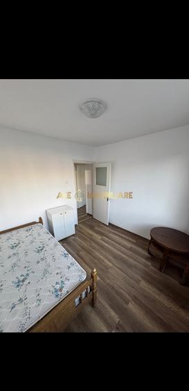 Apartament cu 3 camere decomandat, mobilat în Păcii