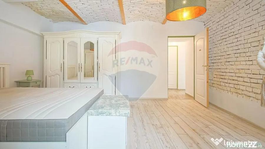 Apartament cu 3 camere semidecomandat în Schei