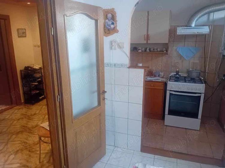 Apartament cu 3 camere decomandat în Dărmănești
