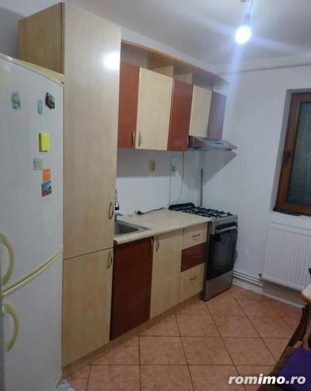 Garsonieră decomandată în Girocului