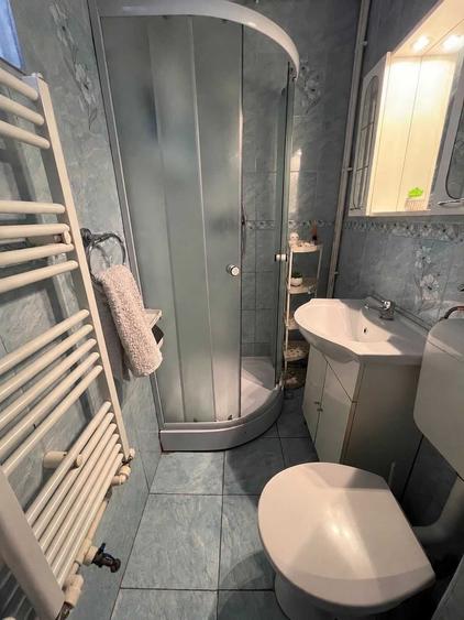 Apartament cu 3 camere semidecomandat în Mărăței