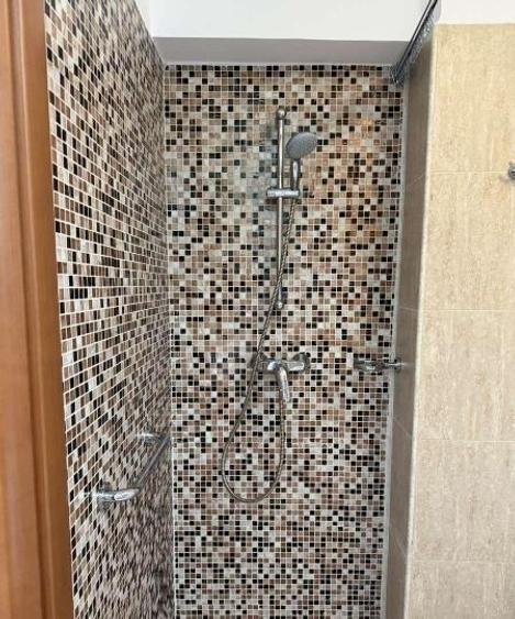 Casă individuală cu 5 camere cu Teren 200 Mp în Domenii