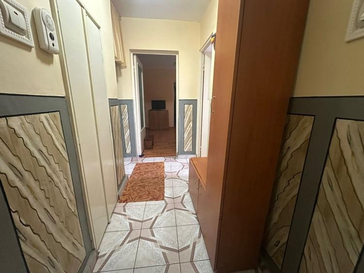 Apartament cu 2 camere semidecomandat în Cugir