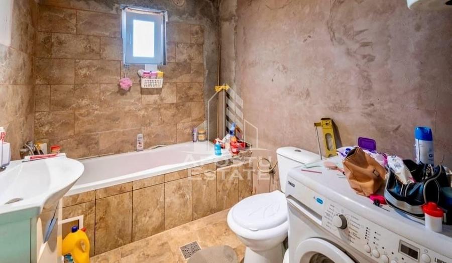 Casă individuală cu 6 camere cu Canalizare în Sânandrei
