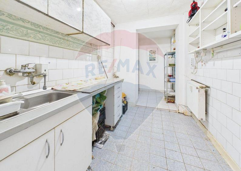 Apartament cu 3 camere semidecomandat în Basarabia