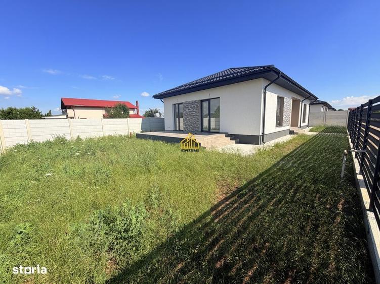 Casă cu 4 camere în Domnești
