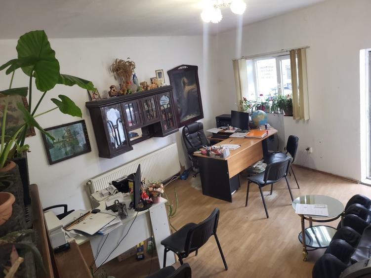 Casă cu 4 camere în Piața Cluj