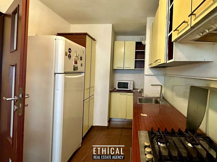 Apartament cu 3 camere decomandat în Drumul Taberei