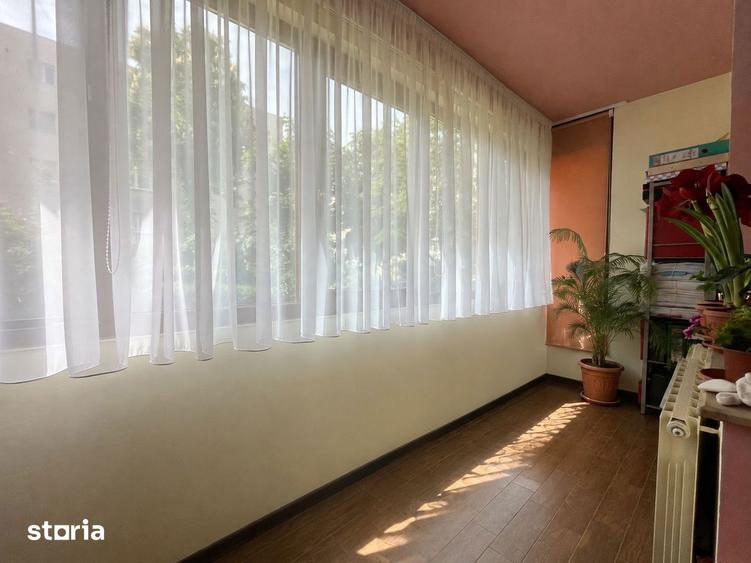 Apartament cu 3 camere semidecomandat, mobilat în Girocului