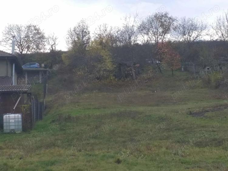 Teren de 4600 mp, în Iris