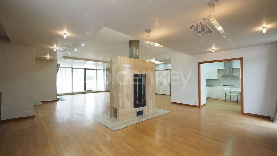 Apartament cu 4 camere decomandat în Dorobanți
