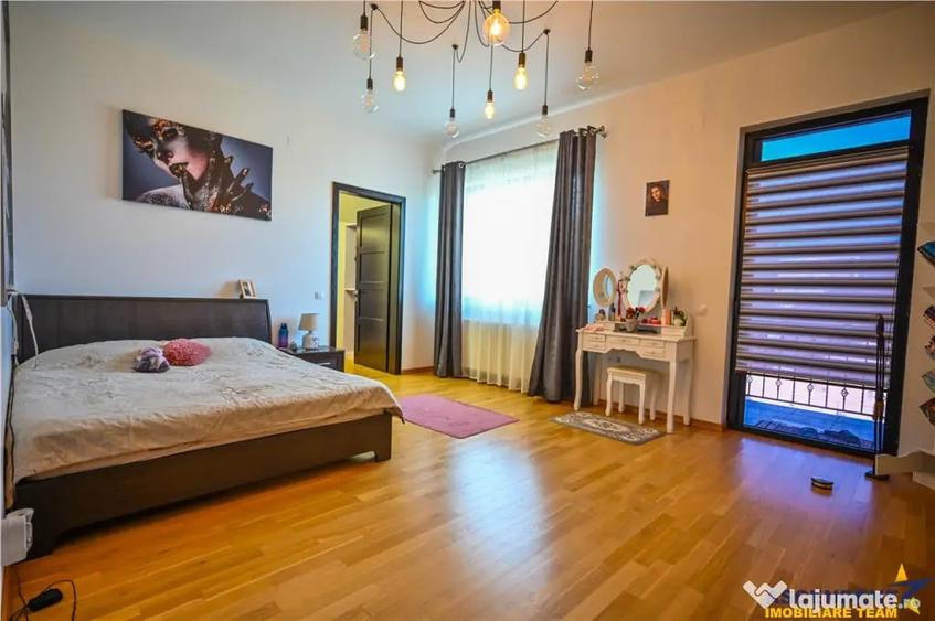 Casă cu 5 camere cu Teren 965 Mp în Central