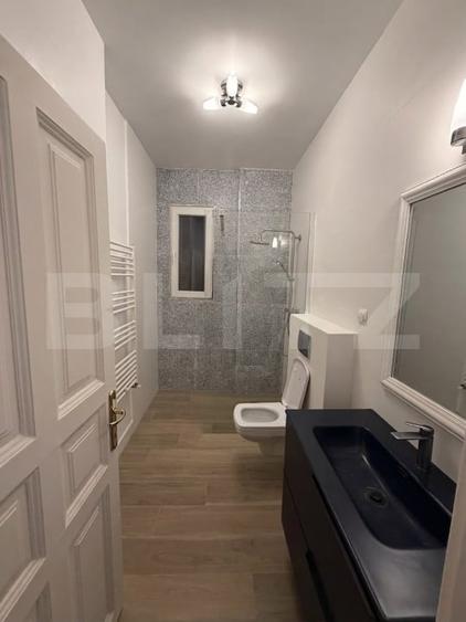 Apartament cu 3 camere semidecomandat, mobilat în Central