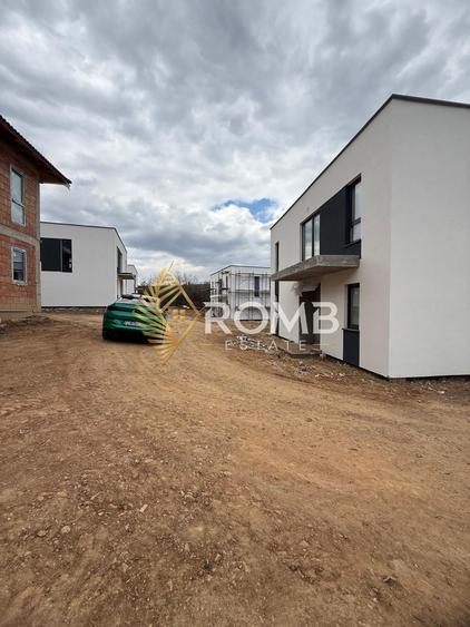 Casă individuală cu 5 camere cu Teren 420 Mp în Luna de Sus