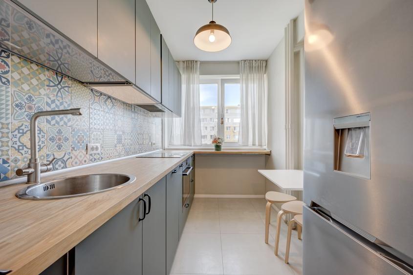 Apartament cu 3 camere semidecomandat în Grivița