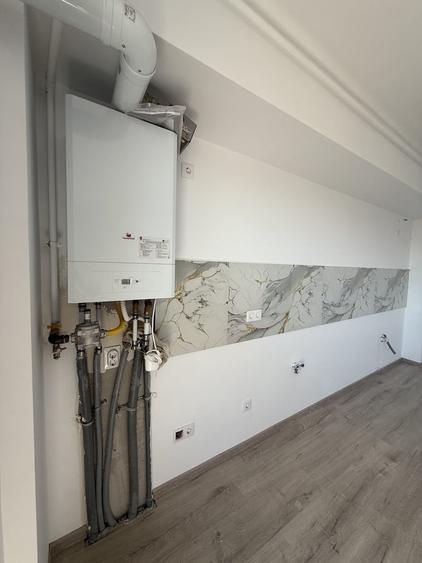 Apartament cu 5 camere semidecomandat în Central