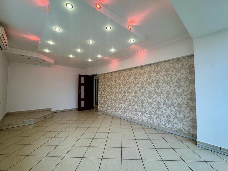 Apartament cu 3 camere decomandat în Decebal