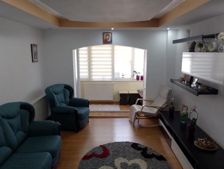 Apartament cu 3 camere decomandat în Central