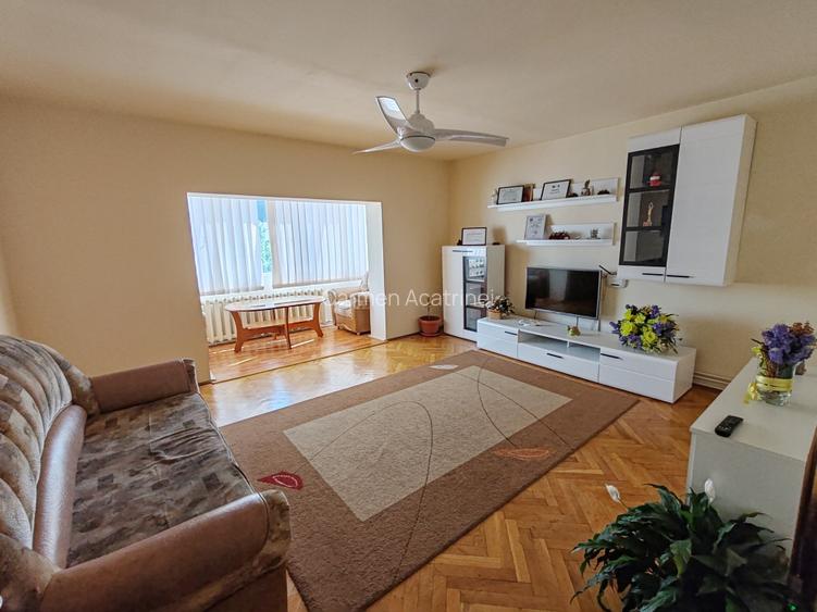 Apartament cu 3 camere decomandat, mobilat în Centrul Civic