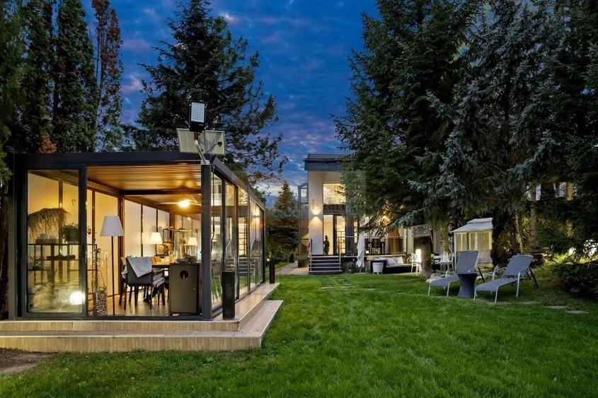 Vilă spectaculoasă pe malul lacului Snagov / 3000 mp teren / Barcă inclusă - 1