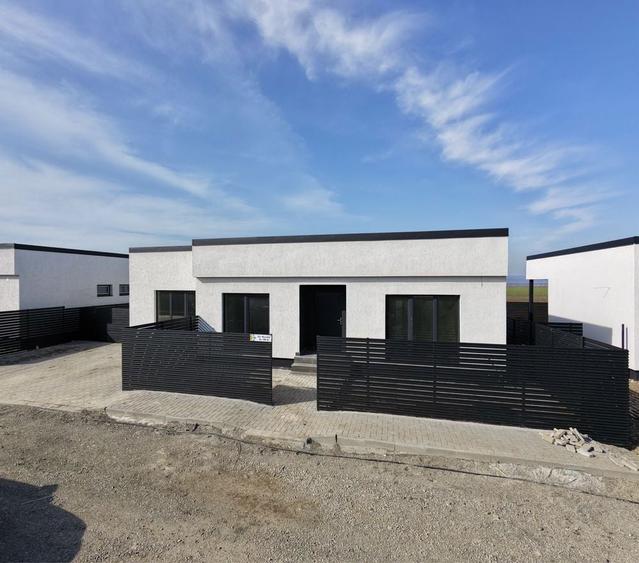 Vand casa individuala , din caramida,4 camere, 2 bai, cartier Izvor - 3
