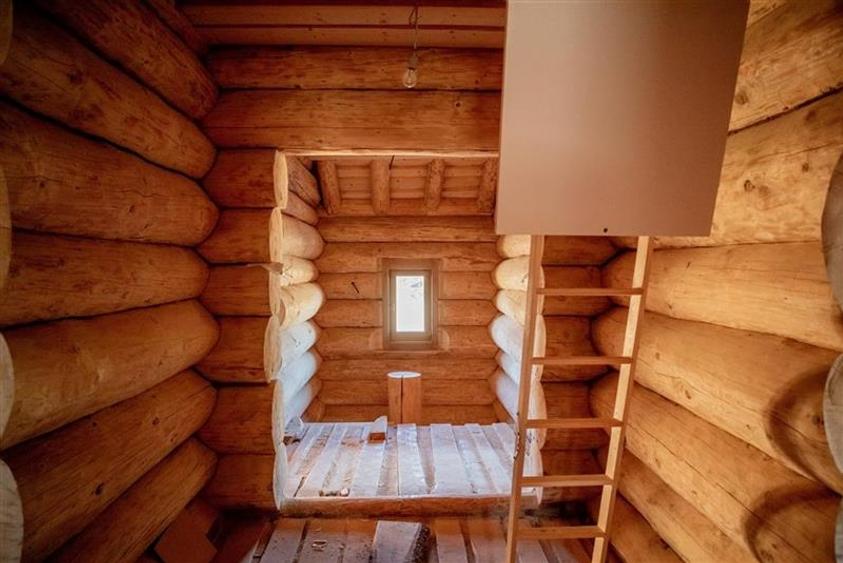 Casa din lemn rotund (Izvoru Muresului, str. Garii) - 18