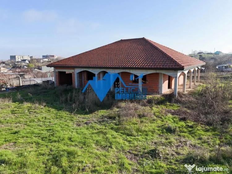Casă cu 4 camere cu Teren 1376 Mp în Mahmudia