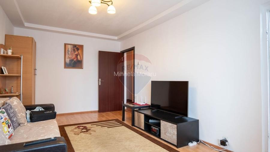 Vanzare apartament 3 camere, decomandat, zona Rahova