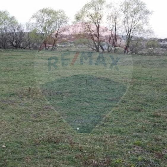 Teren extravilan 6.322 mp, împrejmuit, aproape de stadion Cugir, jud. - 1