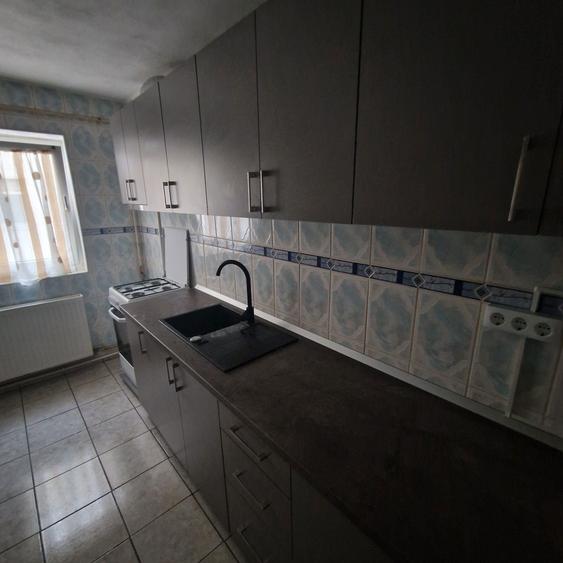 De vanzare sau Inchiriez apartament 3 camere decomandate cu centrala - 1