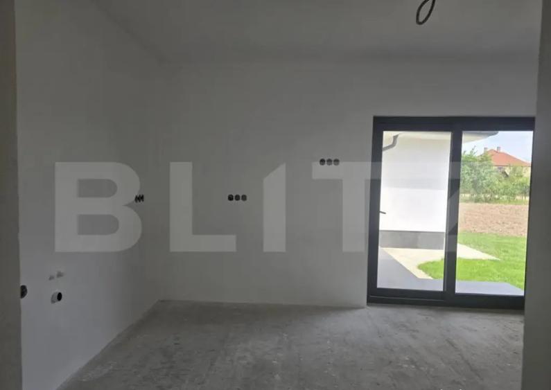 Casa 2 camere, 120 mp -7.8 ari teren . Lazuri - 9