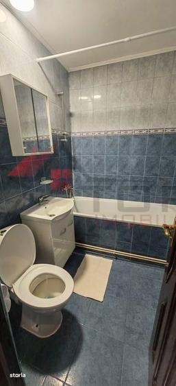 Apartament cu 3 camere, 2 bai, 72 mp, izolat, pe mijloc zona Dacia - 4