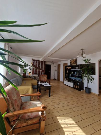 Casa de vanzare - Dobreni - Vidra - teren 2444 mp - intravilan - stradal/central - 4