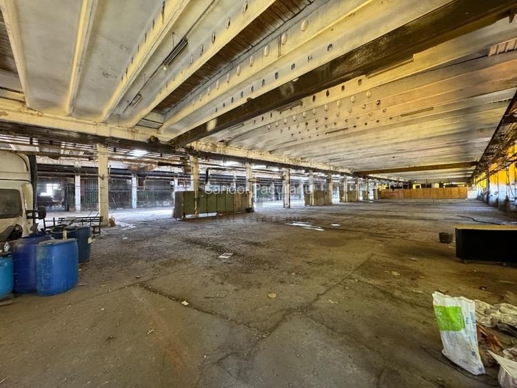 Spațiu industrial, 240 mp în Sud