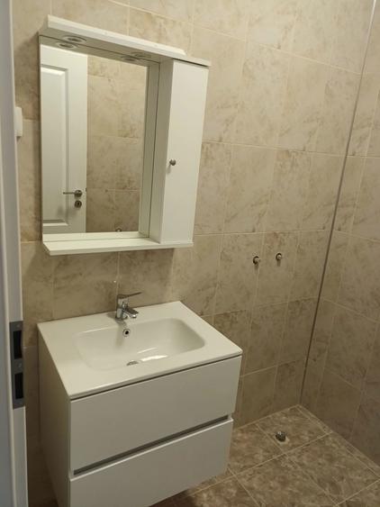 Inchiriez apartament 3 camere - 1